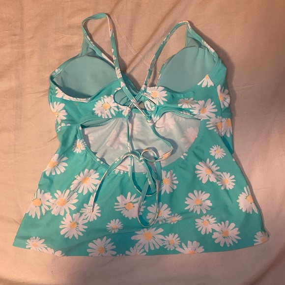 3 for $20 SWIM/LOUNGE CRISS CROSS BACK DAISY TANK TOP-MEDIUM/LARGE - Picture 3 of 7